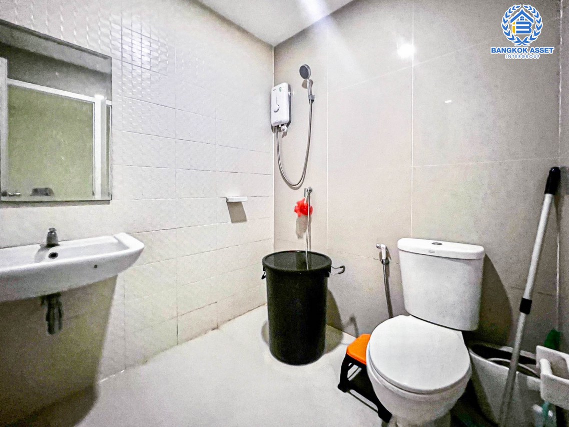 *****ทาวน์เฮ้าส์มือสองปทุมธานี โครงการ พฤกษาวิลล์79 พหลโยธิน-รังสิต เนื้อที่กว้าง 21 ตร.ว. ฟังก์ชัน 3 ห้องนอน 2 ห้องน้ำ 1 ที่จอดรถ บ้านพร้อมอยู่ แถมอยู่ต้นโครการ บนทำเลเดินทางสะดวก เชื่อมต่อถนนรังสิต-ปทุมธานี, ถนนพหลโยธิน ใกล้รถไฟฟ้าสายสีแดง "สถานีรังสิต" และทางด่วน "ดอนเมืองโทลล์เวย์" จองเลย!