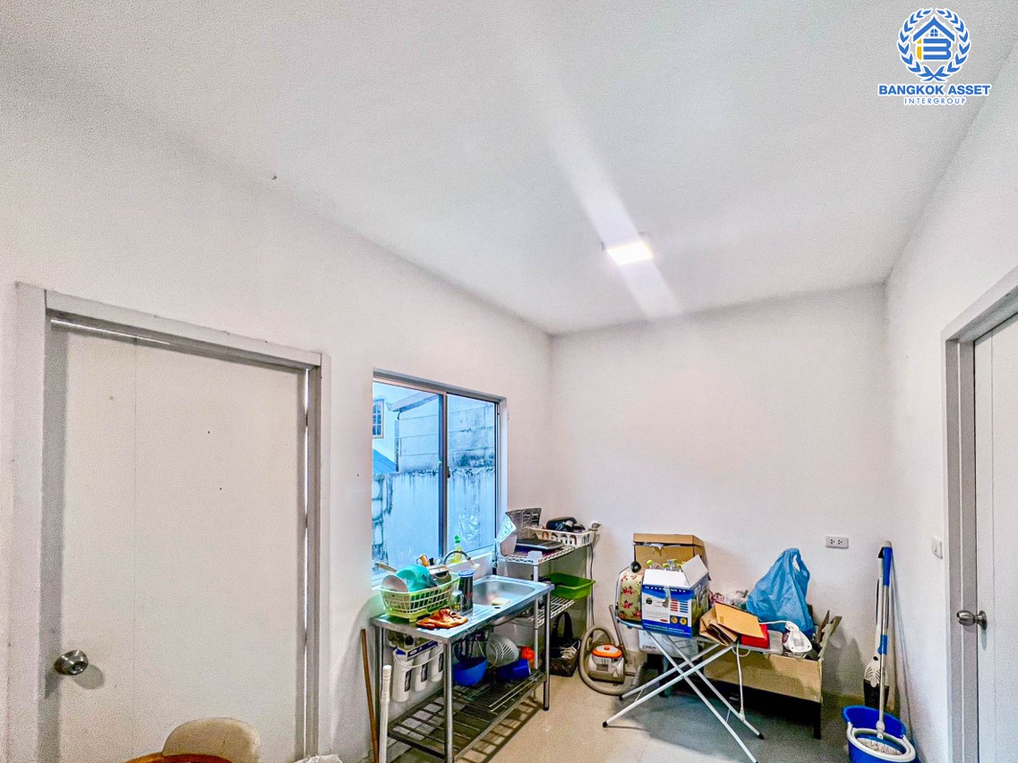 *****ทาวน์เฮ้าส์มือสองปทุมธานี โครงการ พฤกษาวิลล์79 พหลโยธิน-รังสิต เนื้อที่กว้าง 21 ตร.ว. ฟังก์ชัน 3 ห้องนอน 2 ห้องน้ำ 1 ที่จอดรถ บ้านพร้อมอยู่ แถมอยู่ต้นโครการ บนทำเลเดินทางสะดวก เชื่อมต่อถนนรังสิต-ปทุมธานี, ถนนพหลโยธิน ใกล้รถไฟฟ้าสายสีแดง "สถานีรังสิต" และทางด่วน "ดอนเมืองโทลล์เวย์" จองเลย!