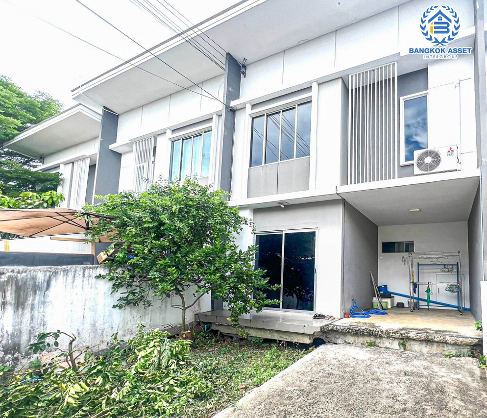 *****ทาวน์เฮ้าส์มือสองปทุมธานี โครงการ พฤกษาวิลล์79 พหลโยธิน-รังสิต เนื้อที่กว้าง 21 ตร.ว. ฟังก์ชัน 3 ห้องนอน 2 ห้องน้ำ 1 ที่จอดรถ บ้านพร้อมอยู่ แถมอยู่ต้นโครการ บนทำเลเดินทางสะดวก เชื่อมต่อถนนรังสิต-ปทุมธานี, ถนนพหลโยธิน ใกล้รถไฟฟ้าสายสีแดง "สถานีรังสิต" และทางด่วน "ดอนเมืองโทลล์เวย์" จองเลย!