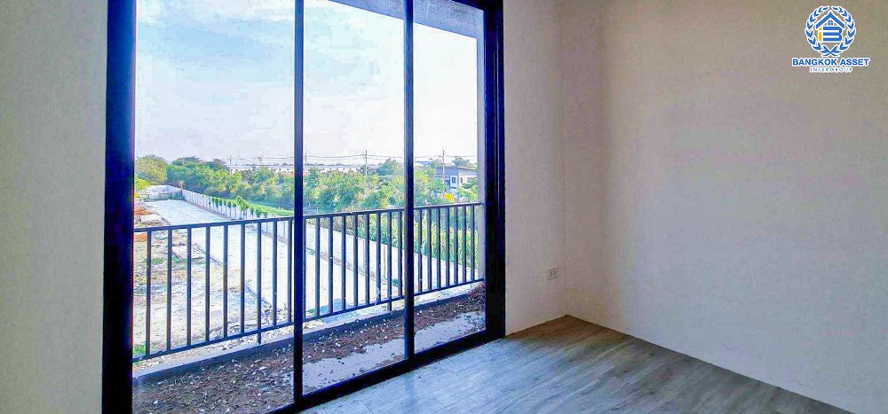 *****อาคารพาณิชย์สูง 4 ชั้นมือสอง โครงการ คาณาริ พาร์ค บางใหญ่-บางคูวัด เนื้อที่ 20 ตร.ว. ฟังก์ชัน 2 ห้องนอน 3 ห้องน้ำ 2 ที่จอดรถ ออกแบบรองรับการประกอบธุรกิจ แถมฟรี! เครื่องปรับอากาศ โครงการบนทำเลเดินทางสะดวก เชื่อมต่อถนนบางใหญ่-บางคูวัด ถนนกาญจนาภิเษก