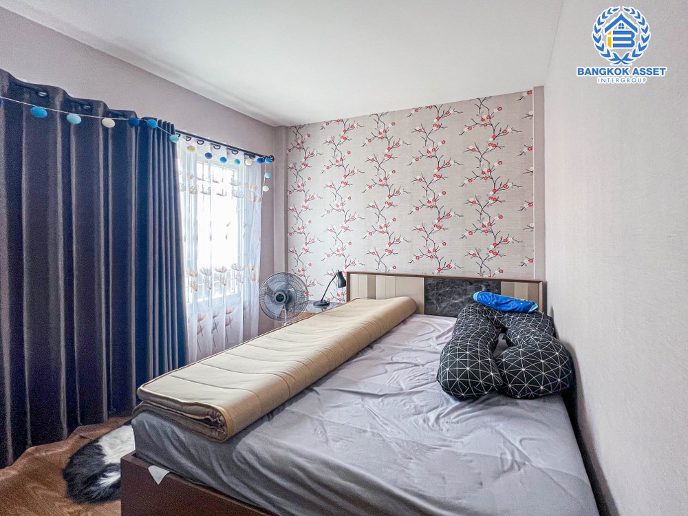 ทาวน์เฮ้าส์มือสอง โครงการ ลุมพินี ทาวน์วิลล์ ราชพฤกษ์-นครอินทร์ เนื้อที่ 30.50 ตร.ว. ฟังก์ชัน 6 ห้องนอน 4 ห้องน้ำ ทาวน์เฮ้าส์สองหลังติดกัน บนทำเลโซนเมือง เชื่อมต่อถนนราชพฤกษ์ ถนนนครอินทร์ ถนนสิรินธร ใกล้รถไฟฟ้าสายสีม่วง "สถานีกระทรวงสาธารณสุข" และจุดขึ้นใกล้ขึ้นทางด่วน "ศรีรัช"