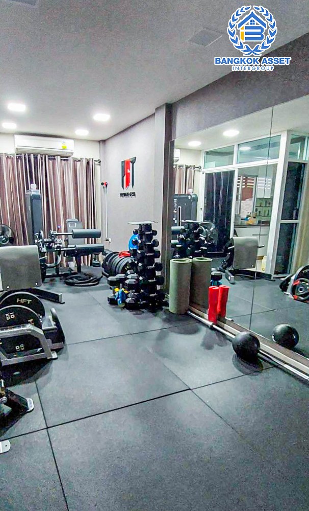 ทาวน์เฮ้าส์มือสอง โครงการ ลุมพินี ทาวน์วิลล์ ราชพฤกษ์-นครอินทร์ เนื้อที่ 30.50 ตร.ว. ฟังก์ชัน 6 ห้องนอน 4 ห้องน้ำ ทาวน์เฮ้าส์สองหลังติดกัน บนทำเลโซนเมือง เชื่อมต่อถนนราชพฤกษ์ ถนนนครอินทร์ ถนนสิรินธร ใกล้รถไฟฟ้าสายสีม่วง "สถานีกระทรวงสาธารณสุข" และจุดขึ้นใกล้ขึ้นทางด่วน "ศรีรัช"