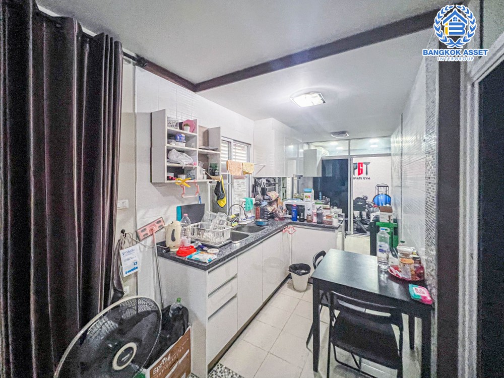 ทาวน์เฮ้าส์มือสอง โครงการ ลุมพินี ทาวน์วิลล์ ราชพฤกษ์-นครอินทร์ เนื้อที่ 30.50 ตร.ว. ฟังก์ชัน 6 ห้องนอน 4 ห้องน้ำ ทาวน์เฮ้าส์สองหลังติดกัน บนทำเลโซนเมือง เชื่อมต่อถนนราชพฤกษ์ ถนนนครอินทร์ ถนนสิรินธร ใกล้รถไฟฟ้าสายสีม่วง "สถานีกระทรวงสาธารณสุข" และจุดขึ้นใกล้ขึ้นทางด่วน "ศรีรัช"