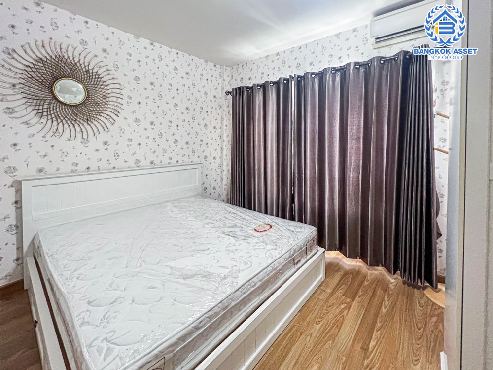 ทาวน์เฮ้าส์มือสอง โครงการ ลุมพินี ทาวน์วิลล์ ราชพฤกษ์-นครอินทร์ เนื้อที่ 30.50 ตร.ว. ฟังก์ชัน 6 ห้องนอน 4 ห้องน้ำ ทาวน์เฮ้าส์สองหลังติดกัน บนทำเลโซนเมือง เชื่อมต่อถนนราชพฤกษ์ ถนนนครอินทร์ ถนนสิรินธร ใกล้รถไฟฟ้าสายสีม่วง "สถานีกระทรวงสาธารณสุข" และจุดขึ้นใกล้ขึ้นทางด่วน "ศรีรัช"