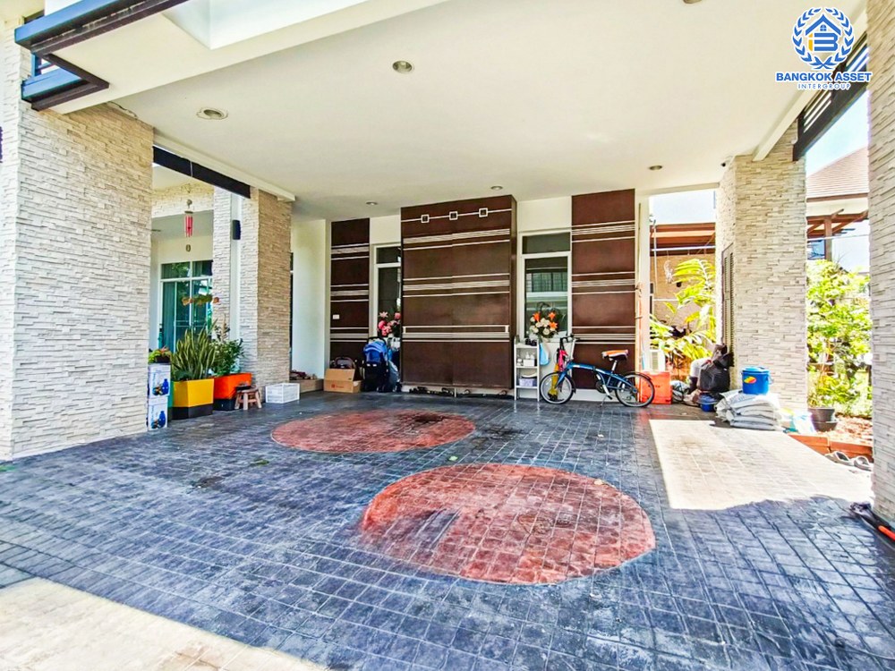 *****บ้านเดี่ยวมือสอง โครงการ รัตนาวดี รีเจ้นท์ พุทธมณฑลสาย3 เนื้อที่กว้างกว่า 150.30 ตร.ว. ฟังก์ชัน 5 ห้องนอน 4 ห้องน้ำ 2 ที่จอดรถ ภายในสภาพเหมือนใหม่ พื้นที่รอบบ้านกว้างขวาง บนทำเลดี เชื่อมต่อถนนพุทธมณฑลสาย3 ถนนจรัญสนิทวงศ์ ใกล้รถไฟฟ้าสายสีน้ำเงิน "สถานีหลักสอง" และจุดขึ้นทางด่วน "ศรีรัช"