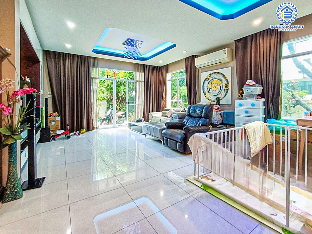 *****บ้านเดี่ยวมือสอง โครงการ รัตนาวดี รีเจ้นท์ พุทธมณฑลสาย3 เนื้อที่กว้างกว่า 150.30 ตร.ว. ฟังก์ชัน 5 ห้องนอน 4 ห้องน้ำ 2 ที่จอดรถ ภายในสภาพเหมือนใหม่ พื้นที่รอบบ้านกว้างขวาง บนทำเลดี เชื่อมต่อถนนพุทธมณฑลสาย3 ถนนจรัญสนิทวงศ์ ใกล้รถไฟฟ้าสายสีน้ำเงิน "สถานีหลักสอง" และจุดขึ้นทางด่วน "ศรีรัช"