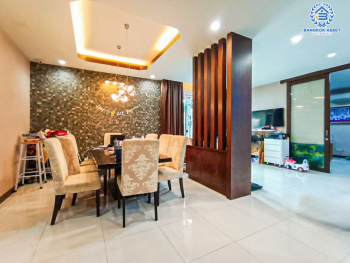 *****บ้านเดี่ยวมือสอง โครงการ รัตนาวดี รีเจ้นท์ พุทธมณฑลสาย3 เนื้อที่กว้างกว่า 150.30 ตร.ว. ฟังก์ชัน 5 ห้องนอน 4 ห้องน้ำ 2 ที่จอดรถ ภายในสภาพเหมือนใหม่ พื้นที่รอบบ้านกว้างขวาง บนทำเลดี เชื่อมต่อถนนพุทธมณฑลสาย3 ถนนจรัญสนิทวงศ์ ใกล้รถไฟฟ้าสายสีน้ำเงิน "สถานีหลักสอง" และจุดขึ้นทางด่วน "ศรีรัช"