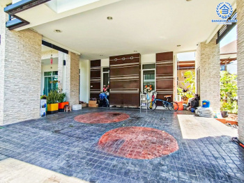 *****บ้านเดี่ยวมือสอง โครงการ รัตนาวดี รีเจ้นท์ พุทธมณฑลสาย3 เนื้อที่กว้างกว่า 150.30 ตร.ว. ฟังก์ชัน 5 ห้องนอน 4 ห้องน้ำ 2 ที่จอดรถ ภายในสภาพเหมือนใหม่ พื้นที่รอบบ้านกว้างขวาง บนทำเลดี เชื่อมต่อถนนพุทธมณฑลสาย3 ถนนจรัญสนิทวงศ์ ใกล้รถไฟฟ้าสายสีน้ำเงิน "สถานีหลักสอง" และจุดขึ้นทางด่วน "ศรีรัช"