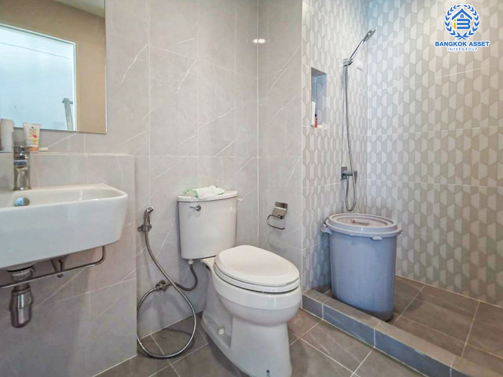 ทาวน์โฮมมือสอง โครงการ บ้านกลางเมือง พหลฯ-รามอินทรา เนื้อที่ 17 ตร.ว. ฟังก์ชัน 3 ห้องนอน 3 ห้องน้ำ 2 ที่จอดรถ ราคาถูกที่สุดในโครงการ บนทำเลเดินทางสะดวก เชื่อมต่อถนนเทพรักษ์ ถนนพหลโยธิน ถนนสุขาภิบาล 5 ใกล้รถไฟฟ้าสายสีเขียว "สถานีสายหยุด" และจุดขึ้นทางด่วน "รามอินทรา-อาจณรงค์"