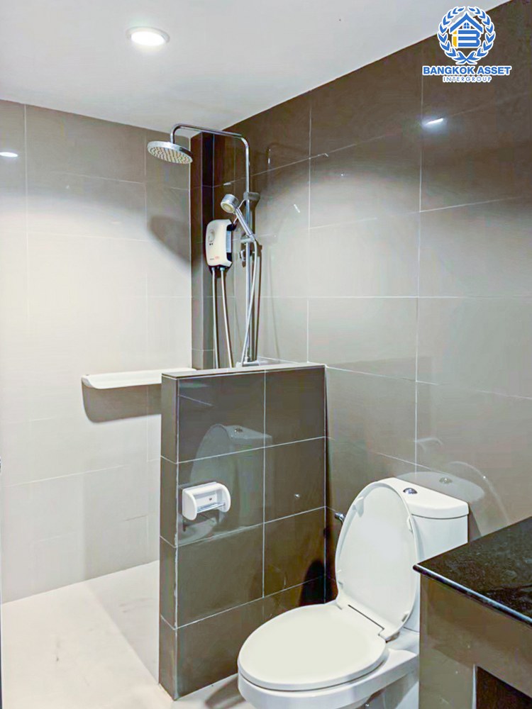 *****ทาวน์โฮมมือสอง โครงการ เดอะ โมเมนท์ รามอินทรา เนื้อที่ 23.50 ตร.ว. ฟังก์ชัน 3 ห้องนอน 4 ห้องน้ำ 2 ที่จอดรถ บ้านสไตล์โมเดิร์น บนทำเลเดินทางสะดวกสบาย เชื่อมต่อถนนรามอินทรา ถนนพหลโยธิน ใกล้รถไฟฟ้าสายสีชมพู และจุดขึ้นทางด่วน "รามอินทรา"