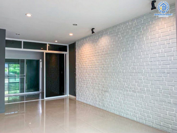 *****ทาวน์โฮมมือสอง โครงการ เดอะ โมเมนท์ รามอินทรา เนื้อที่ 23.50 ตร.ว. ฟังก์ชัน 3 ห้องนอน 4 ห้องน้ำ 2 ที่จอดรถ บ้านสไตล์โมเดิร์น บนทำเลเดินทางสะดวกสบาย เชื่อมต่อถนนรามอินทรา ถนนพหลโยธิน ใกล้รถไฟฟ้าสายสีชมพู และจุดขึ้นทางด่วน "รามอินทรา"