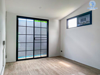 *****ทาวน์โฮมมือสอง โครงการ เดอะ โมเมนท์ รามอินทรา เนื้อที่ 23.50 ตร.ว. ฟังก์ชัน 3 ห้องนอน 4 ห้องน้ำ 2 ที่จอดรถ บ้านสไตล์โมเดิร์น บนทำเลเดินทางสะดวกสบาย เชื่อมต่อถนนรามอินทรา ถนนพหลโยธิน ใกล้รถไฟฟ้าสายสีชมพู และจุดขึ้นทางด่วน "รามอินทรา"