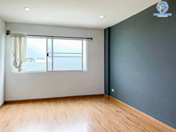 *****ทาวน์โฮมมือสอง โครงการ เดอะ โมเมนท์ รามอินทรา เนื้อที่ 23.50 ตร.ว. ฟังก์ชัน 3 ห้องนอน 4 ห้องน้ำ 2 ที่จอดรถ บ้านสไตล์โมเดิร์น บนทำเลเดินทางสะดวกสบาย เชื่อมต่อถนนรามอินทรา ถนนพหลโยธิน ใกล้รถไฟฟ้าสายสีชมพู และจุดขึ้นทางด่วน "รามอินทรา"