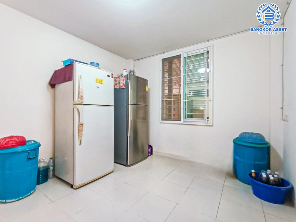 บ้านเดี่ยวมือสอง โครงการ อาภากร3 พุทธมณฑลสาย4 เนื้อที่ 74 ตร.ว. ฟังก์ชัน 5 ห้องนอน 4 ห้องน้ำ 2 ที่จอดรถ ภายในสภาพสวยสไตล์โมเดิร์น บนทำเลเดินทางสะดวก เชื่อมต่อถนนพุทธมณฑลสาย4 ถนนศาลายา-บางภาษี, ถนนศาลายา-จงถนอม จุดขึ้นทางด่วน "ศรีรัช"