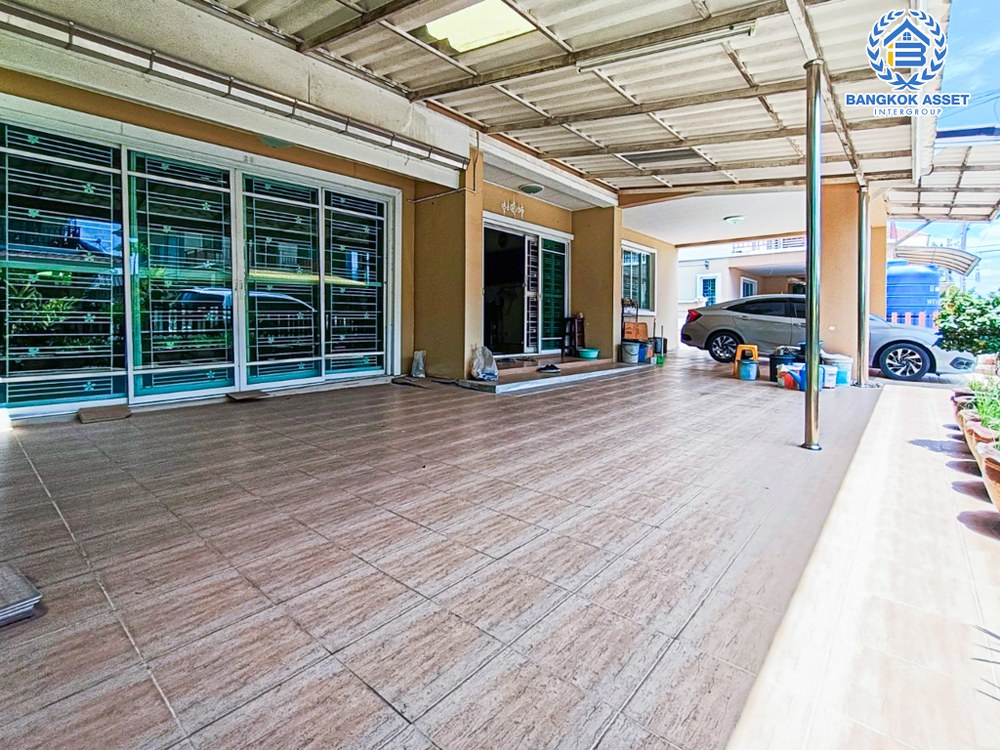 บ้านเดี่ยวมือสอง โครงการ อาภากร3 พุทธมณฑลสาย4 เนื้อที่ 74 ตร.ว. ฟังก์ชัน 5 ห้องนอน 4 ห้องน้ำ 2 ที่จอดรถ ภายในสภาพสวยสไตล์โมเดิร์น บนทำเลเดินทางสะดวก เชื่อมต่อถนนพุทธมณฑลสาย4 ถนนศาลายา-บางภาษี, ถนนศาลายา-จงถนอม จุดขึ้นทางด่วน "ศรีรัช"