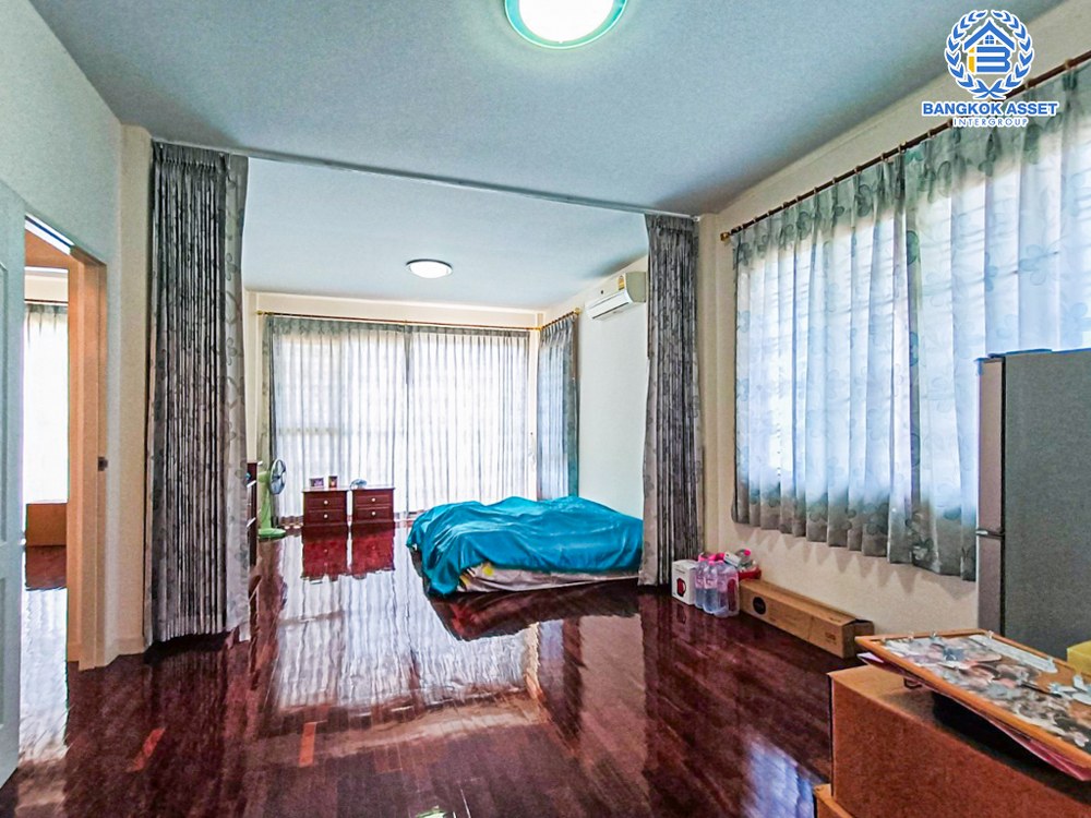 บ้านเดี่ยวมือสอง โครงการ อาภากร3 พุทธมณฑลสาย4 เนื้อที่ 74 ตร.ว. ฟังก์ชัน 5 ห้องนอน 4 ห้องน้ำ 2 ที่จอดรถ ภายในสภาพสวยสไตล์โมเดิร์น บนทำเลเดินทางสะดวก เชื่อมต่อถนนพุทธมณฑลสาย4 ถนนศาลายา-บางภาษี, ถนนศาลายา-จงถนอม จุดขึ้นทางด่วน "ศรีรัช"