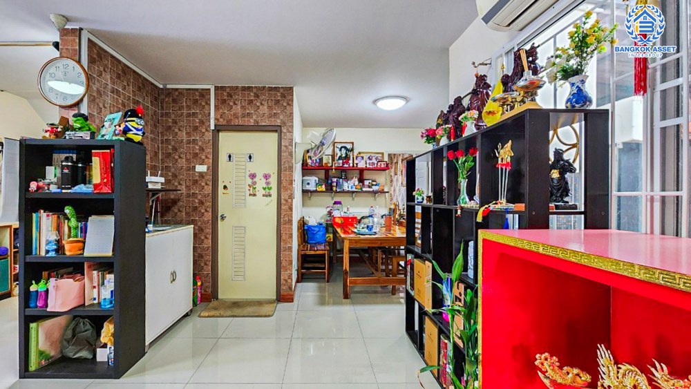 *****บ้านเดี่ยวมือสอง โครงการ ซื่อตรง สาริน เนื้อที่ 52.50 ตร.ว. ฟังก์ชัน 3 ห้องนอน 2 ห้องน้ำ 2 ที่จอดรถ บ้านหลังใหญ่โซนชานเมือง มีความเป็นส่วนตัวสูง ภายในมีพื้นที่ใช้สอยกว้างขวาง แถมฟรี! เครื่องปรับอากาศ บนทำเลเดินทางสะดวก เชื่อมต่อถนนเอกชัย ถนนวงแหวนรอบนอก จองเลย!