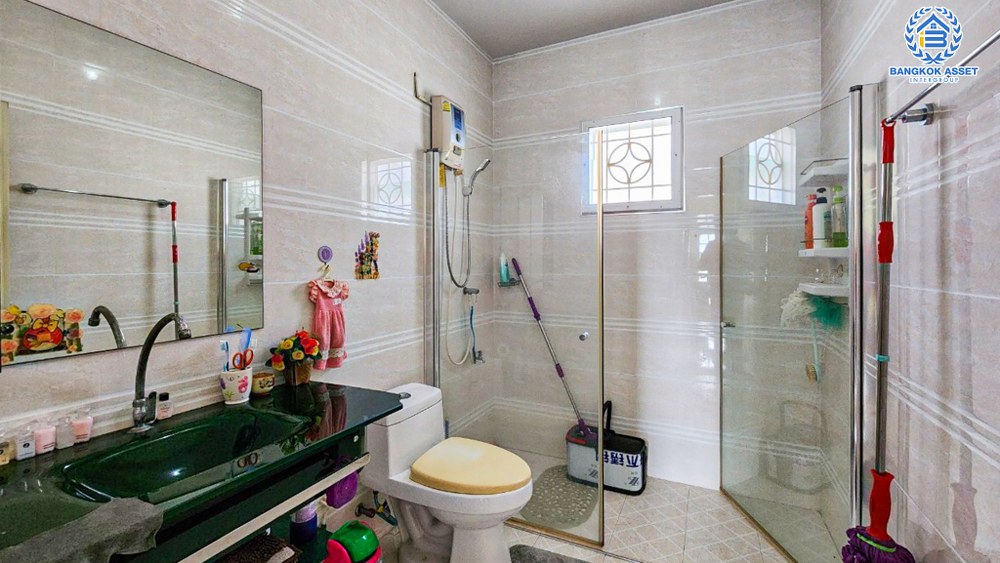 *****บ้านเดี่ยวมือสอง โครงการ ซื่อตรง สาริน เนื้อที่ 52.50 ตร.ว. ฟังก์ชัน 3 ห้องนอน 2 ห้องน้ำ 2 ที่จอดรถ บ้านหลังใหญ่โซนชานเมือง มีความเป็นส่วนตัวสูง ภายในมีพื้นที่ใช้สอยกว้างขวาง แถมฟรี! เครื่องปรับอากาศ บนทำเลเดินทางสะดวก เชื่อมต่อถนนเอกชัย ถนนวงแหวนรอบนอก จองเลย!