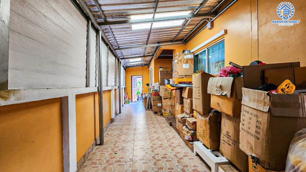 *****บ้านเดี่ยวมือสอง โครงการ ซื่อตรง สาริน เนื้อที่ 52.50 ตร.ว. ฟังก์ชัน 3 ห้องนอน 2 ห้องน้ำ 2 ที่จอดรถ บ้านหลังใหญ่โซนชานเมือง มีความเป็นส่วนตัวสูง ภายในมีพื้นที่ใช้สอยกว้างขวาง แถมฟรี! เครื่องปรับอากาศ บนทำเลเดินทางสะดวก เชื่อมต่อถนนเอกชัย ถนนวงแหวนรอบนอก จองเลย!