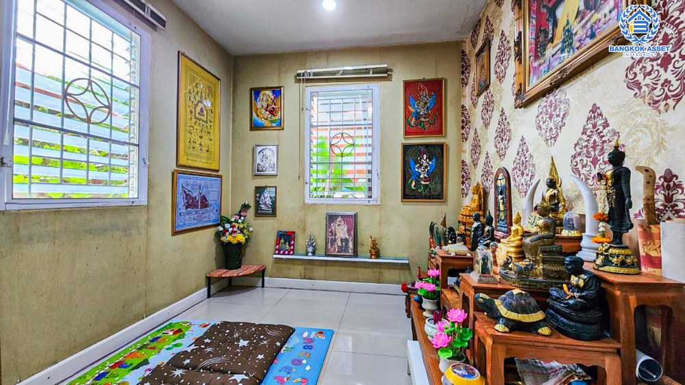 *****บ้านเดี่ยวมือสอง โครงการ ซื่อตรง สาริน เนื้อที่ 52.50 ตร.ว. ฟังก์ชัน 3 ห้องนอน 2 ห้องน้ำ 2 ที่จอดรถ บ้านหลังใหญ่โซนชานเมือง มีความเป็นส่วนตัวสูง ภายในมีพื้นที่ใช้สอยกว้างขวาง แถมฟรี! เครื่องปรับอากาศ บนทำเลเดินทางสะดวก เชื่อมต่อถนนเอกชัย ถนนวงแหวนรอบนอก จองเลย!