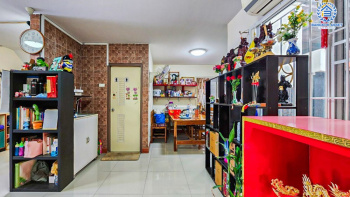 *****บ้านเดี่ยวมือสอง โครงการ ซื่อตรง สาริน เนื้อที่ 52.50 ตร.ว. ฟังก์ชัน 3 ห้องนอน 2 ห้องน้ำ 2 ที่จอดรถ บ้านหลังใหญ่โซนชานเมือง มีความเป็นส่วนตัวสูง ภายในมีพื้นที่ใช้สอยกว้างขวาง แถมฟรี! เครื่องปรับอากาศ บนทำเลเดินทางสะดวก เชื่อมต่อถนนเอกชัย ถนนวงแหวนรอบนอก จองเลย!