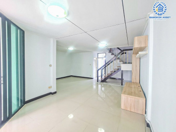 *****ทาวน์เฮ้าส์มือสองกรุงเทพมหานคร หมู่บ้าน ป.ธนานิเวศน์ เสนานิคม 1 เนื้อที่กว้างมากถึง 25 ตร.ว. ฟังก์ชัน 3 ห้องนอน 2 ห้องน้ำ 2 ที่จอดรถ บ้านพร้อมอยู่ แถมฟรี! 3 เครื่องปรับอากาศ 1 เครื่องทำน้ำอุ่น บนทำเลเยี่ยม ใกล้รถไฟฟ้าถึง 2 สายได้แก่ สายสีเขียว "สถานีเสนานิคม" และสายสีน้ำเงิน "สถานีพหลโยธิน"