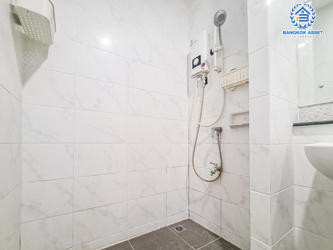 *****ทาวน์เฮ้าส์มือสองนนทบุรี โครงการ เดอะเมทโทร รัตนาธิเบศร์ หลังมุม! เนื้อที่กว้าง 20 ตร.ว. ฟังก์ชัน 3 ห้องนอน 2 ห้องน้ำ 2 ที่จอดรถ บ้านสภาพใหม่ ทำเลดี เชื่อมต่อถนนรัตนาธิเบศร์, ถนนบางกรวย-ไทรน้อย ใกล้โครงการรถไฟฟ้าสายสีม่วง "สถานีไทรม้า" และทางด่วน "งามวงศ์วาน" เดินทางสะดวก