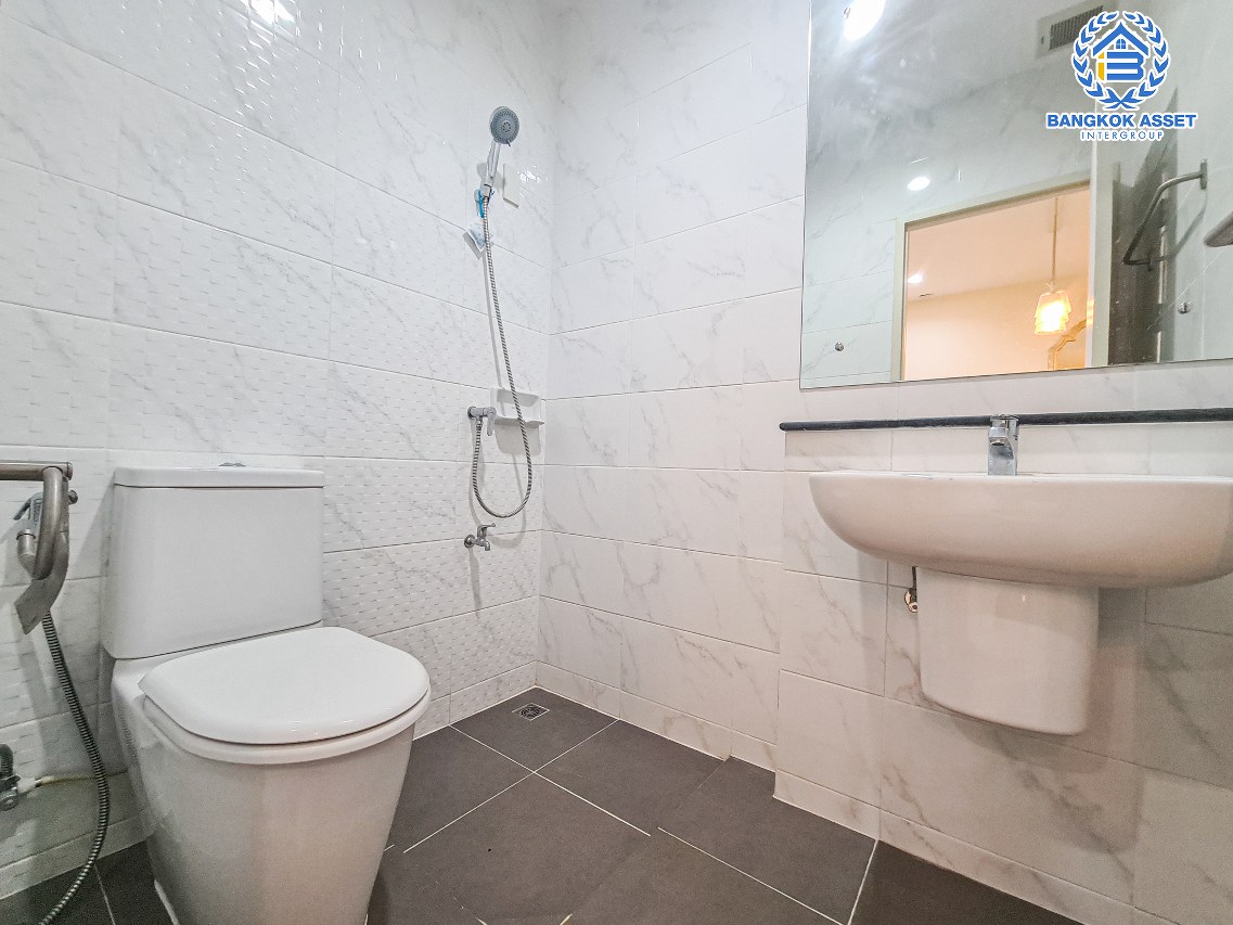 *****ทาวน์เฮ้าส์มือสองนนทบุรี โครงการ เดอะเมทโทร รัตนาธิเบศร์ หลังมุม! เนื้อที่กว้าง 20 ตร.ว. ฟังก์ชัน 3 ห้องนอน 2 ห้องน้ำ 2 ที่จอดรถ บ้านสภาพใหม่ ทำเลดี เชื่อมต่อถนนรัตนาธิเบศร์, ถนนบางกรวย-ไทรน้อย ใกล้โครงการรถไฟฟ้าสายสีม่วง "สถานีไทรม้า" และทางด่วน "งามวงศ์วาน" เดินทางสะดวก