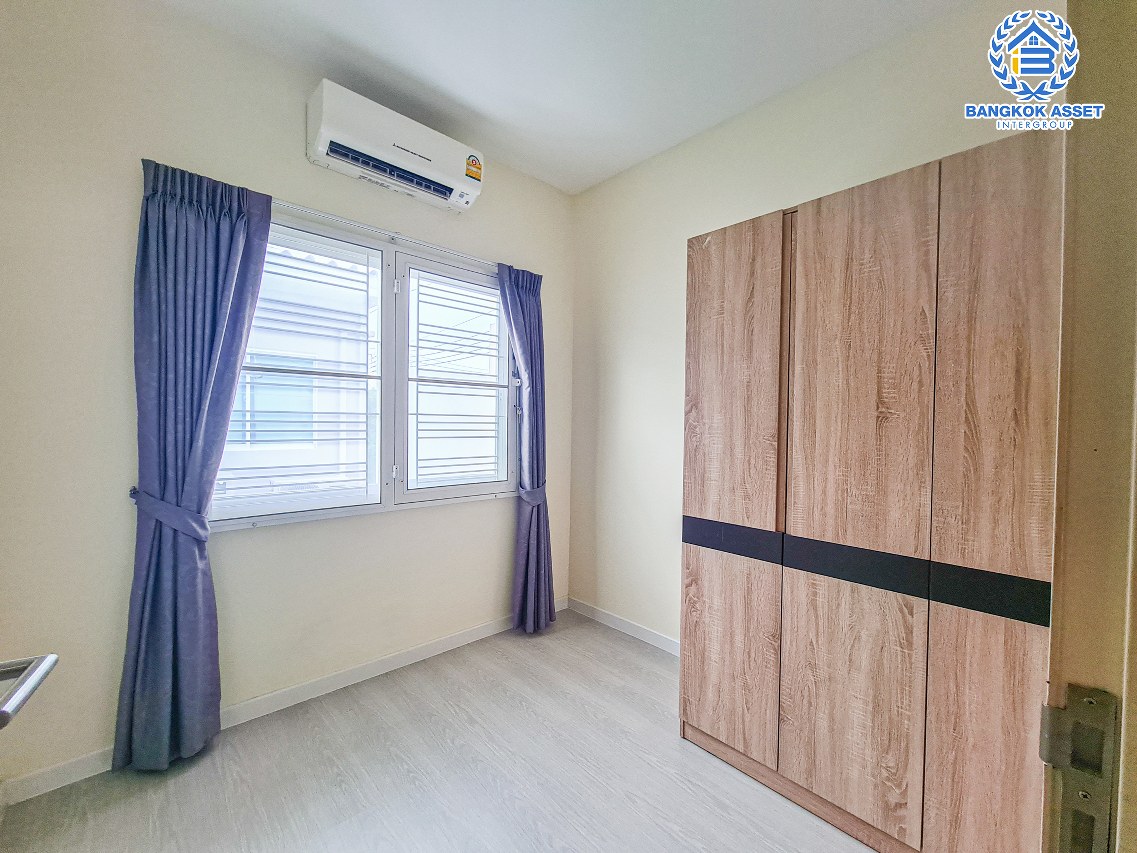 *****ทาวน์เฮ้าส์มือสองนนทบุรี โครงการ เดอะเมทโทร รัตนาธิเบศร์ หลังมุม! เนื้อที่กว้าง 20 ตร.ว. ฟังก์ชัน 3 ห้องนอน 2 ห้องน้ำ 2 ที่จอดรถ บ้านสภาพใหม่ ทำเลดี เชื่อมต่อถนนรัตนาธิเบศร์, ถนนบางกรวย-ไทรน้อย ใกล้โครงการรถไฟฟ้าสายสีม่วง "สถานีไทรม้า" และทางด่วน "งามวงศ์วาน" เดินทางสะดวก