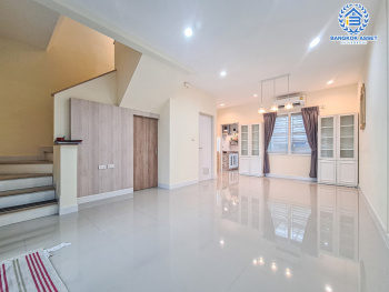 *****ทาวน์เฮ้าส์มือสองนนทบุรี โครงการ เดอะเมทโทร รัตนาธิเบศร์ หลังมุม! เนื้อที่กว้าง 20 ตร.ว. ฟังก์ชัน 3 ห้องนอน 2 ห้องน้ำ 2 ที่จอดรถ บ้านสภาพใหม่ ทำเลดี เชื่อมต่อถนนรัตนาธิเบศร์, ถนนบางกรวย-ไทรน้อย ใกล้โครงการรถไฟฟ้าสายสีม่วง "สถานีไทรม้า" และทางด่วน "งามวงศ์วาน" เดินทางสะดวก