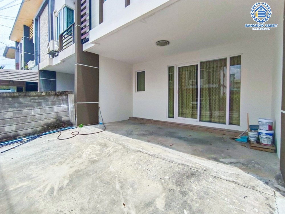 *****ทาวน์เฮ้าส์มือสอง โครงการ กัสโต้ ปิ่นเกล้า-จรัญสนิทวงศ์ หลังมุม คุณภาพระดับแบรนด์ Q HOUSE เนื้อที่ 23.90 ตร.ว. ฟังก์ชัน 4 ห้องนอน 3 ห้องน้ำ ที่จอดรถ 2 คัน ภายในสภาพสวย พร้อมเข้าอยู่ บนทำเลเดินทางสะดวก ใกล้รถไฟฟ้าสายสีแดง "สถานีบางบำหรุ" และทางด่วน "ศรีรัช"