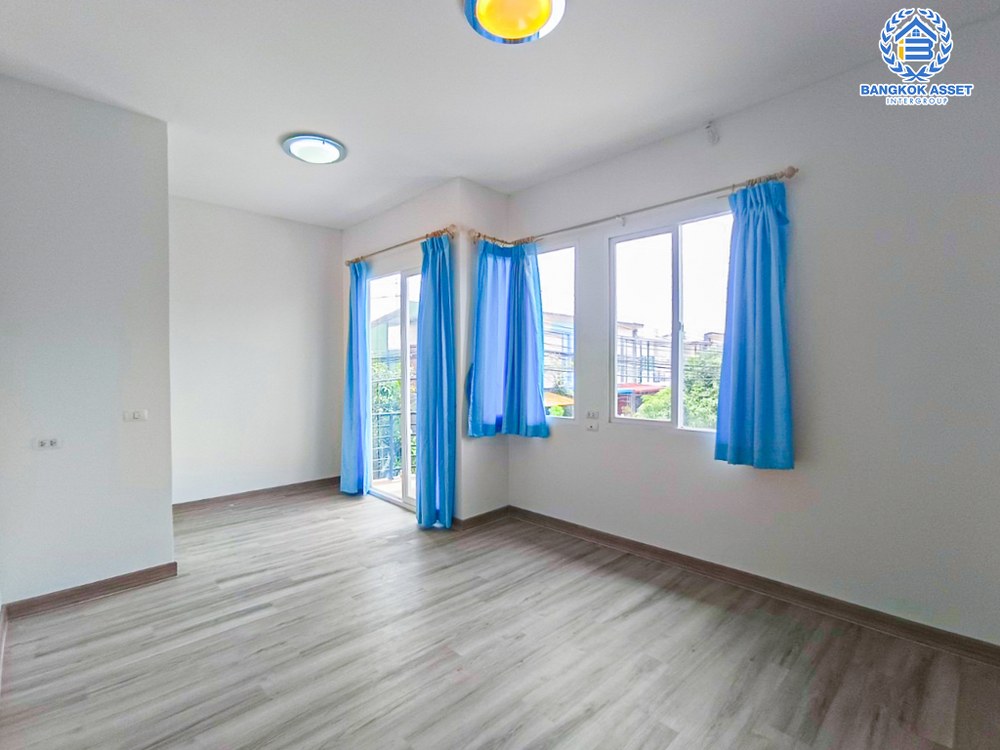 *****ทาวน์เฮ้าส์มือสอง โครงการ กัสโต้ ปิ่นเกล้า-จรัญสนิทวงศ์ หลังมุม คุณภาพระดับแบรนด์ Q HOUSE เนื้อที่ 23.90 ตร.ว. ฟังก์ชัน 4 ห้องนอน 3 ห้องน้ำ ที่จอดรถ 2 คัน ภายในสภาพสวย พร้อมเข้าอยู่ บนทำเลเดินทางสะดวก ใกล้รถไฟฟ้าสายสีแดง "สถานีบางบำหรุ" และทางด่วน "ศรีรัช"