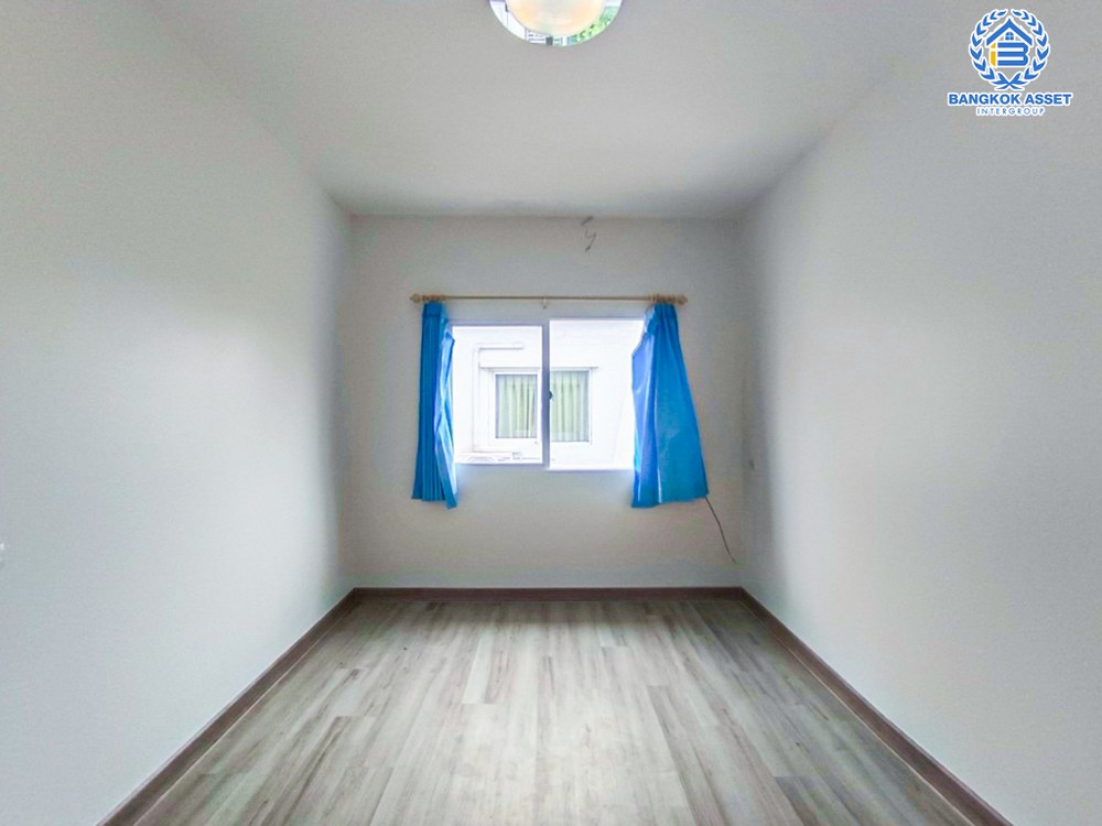 *****ทาวน์เฮ้าส์มือสอง โครงการ กัสโต้ ปิ่นเกล้า-จรัญสนิทวงศ์ หลังมุม คุณภาพระดับแบรนด์ Q HOUSE เนื้อที่ 23.90 ตร.ว. ฟังก์ชัน 4 ห้องนอน 3 ห้องน้ำ ที่จอดรถ 2 คัน ภายในสภาพสวย พร้อมเข้าอยู่ บนทำเลเดินทางสะดวก ใกล้รถไฟฟ้าสายสีแดง "สถานีบางบำหรุ" และทางด่วน "ศรีรัช"