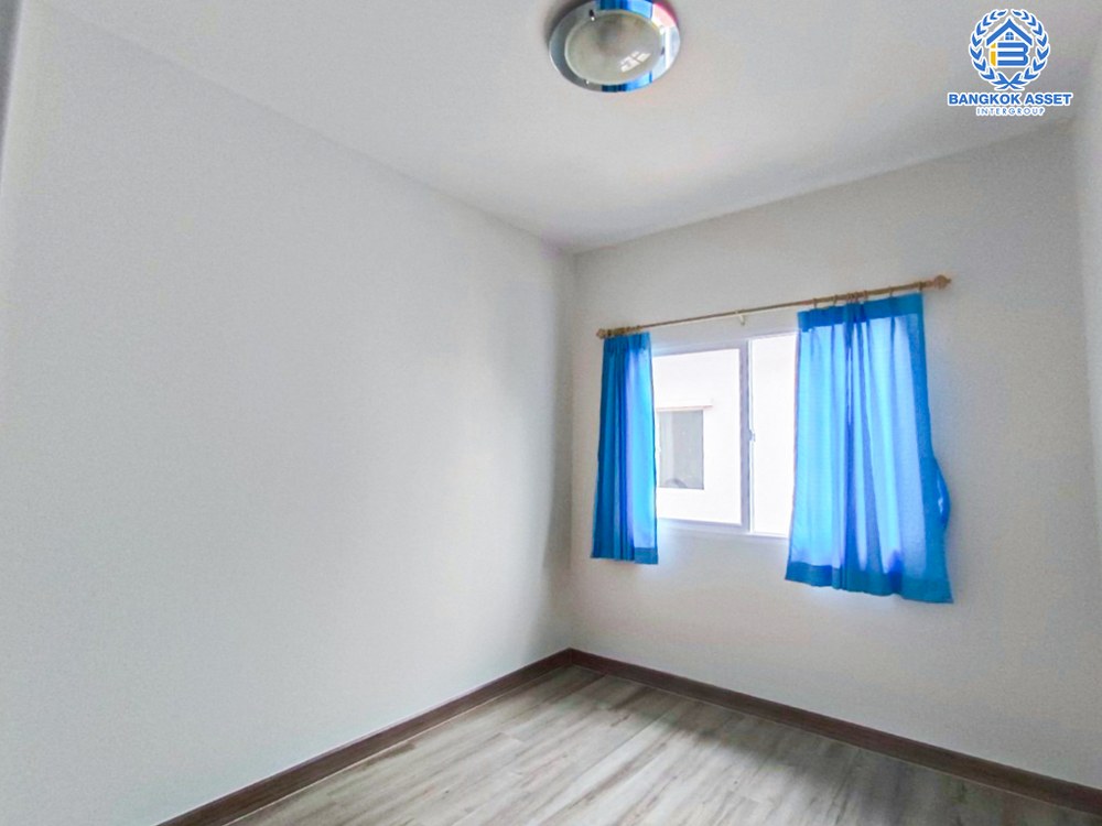 *****ทาวน์เฮ้าส์มือสอง โครงการ กัสโต้ ปิ่นเกล้า-จรัญสนิทวงศ์ หลังมุม คุณภาพระดับแบรนด์ Q HOUSE เนื้อที่ 23.90 ตร.ว. ฟังก์ชัน 4 ห้องนอน 3 ห้องน้ำ ที่จอดรถ 2 คัน ภายในสภาพสวย พร้อมเข้าอยู่ บนทำเลเดินทางสะดวก ใกล้รถไฟฟ้าสายสีแดง "สถานีบางบำหรุ" และทางด่วน "ศรีรัช"