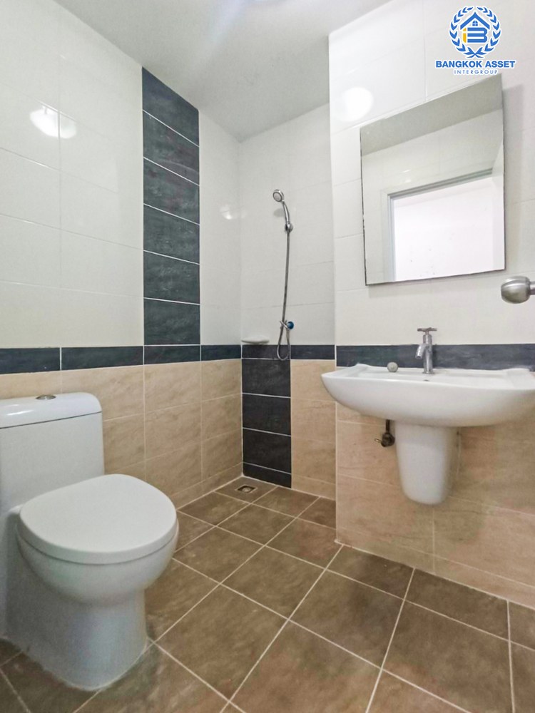 *****ทาวน์เฮ้าส์มือสอง โครงการ กัสโต้ ปิ่นเกล้า-จรัญสนิทวงศ์ หลังมุม คุณภาพระดับแบรนด์ Q HOUSE เนื้อที่ 23.90 ตร.ว. ฟังก์ชัน 4 ห้องนอน 3 ห้องน้ำ ที่จอดรถ 2 คัน ภายในสภาพสวย พร้อมเข้าอยู่ บนทำเลเดินทางสะดวก ใกล้รถไฟฟ้าสายสีแดง "สถานีบางบำหรุ" และทางด่วน "ศรีรัช"