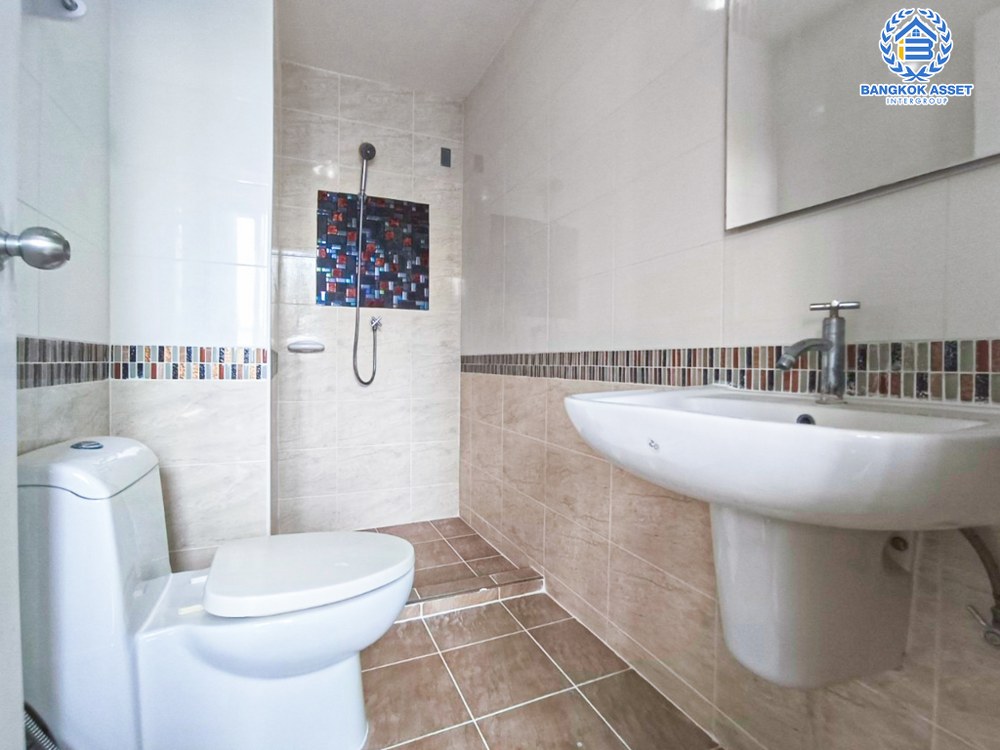 *****ทาวน์เฮ้าส์มือสอง โครงการ กัสโต้ ปิ่นเกล้า-จรัญสนิทวงศ์ หลังมุม คุณภาพระดับแบรนด์ Q HOUSE เนื้อที่ 23.90 ตร.ว. ฟังก์ชัน 4 ห้องนอน 3 ห้องน้ำ ที่จอดรถ 2 คัน ภายในสภาพสวย พร้อมเข้าอยู่ บนทำเลเดินทางสะดวก ใกล้รถไฟฟ้าสายสีแดง "สถานีบางบำหรุ" และทางด่วน "ศรีรัช"