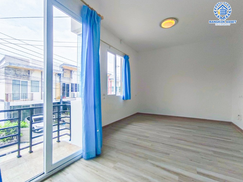 *****ทาวน์เฮ้าส์มือสอง โครงการ กัสโต้ ปิ่นเกล้า-จรัญสนิทวงศ์ หลังมุม คุณภาพระดับแบรนด์ Q HOUSE เนื้อที่ 23.90 ตร.ว. ฟังก์ชัน 4 ห้องนอน 3 ห้องน้ำ ที่จอดรถ 2 คัน ภายในสภาพสวย พร้อมเข้าอยู่ บนทำเลเดินทางสะดวก ใกล้รถไฟฟ้าสายสีแดง "สถานีบางบำหรุ" และทางด่วน "ศรีรัช"