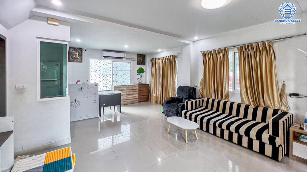 บ้านแฝดมือสอง โครงการ ศุภาลัยวิลล์ วงแหวน-ปิ่นเกล้า หลังมุม เนื้อที่ 37.10 ตร.ว ฟังก์ชัน 3 ห้องนอน 2 ห้องน้ำ 2 ที่จอดรถ มีความเป็นส่วนในตัว  แถมฟรี! เครื่องปรับอากาศ ทำเลเดินทางสะดวก เชื่อมต่อถนนอัจฉริยะพัฒนา ถนนกาญจนาภิเษก ใกล้รถไฟฟ้าสายสีม่วง "สถานีตลาดบางใหญ่" และจุดขึ้นทางด่วน "ศรีรัช"