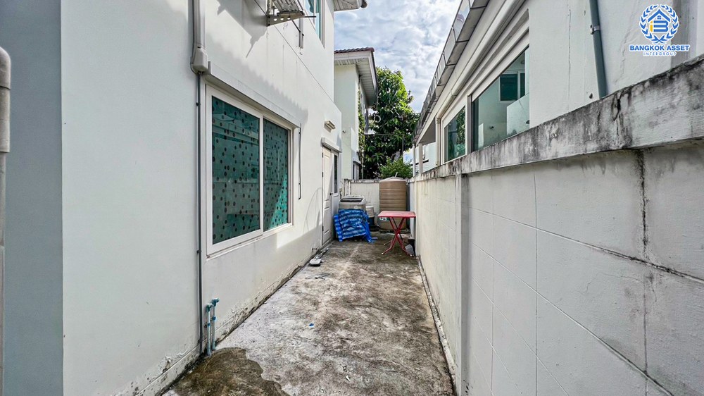 บ้านแฝดมือสอง โครงการ ศุภาลัยวิลล์ วงแหวน-ปิ่นเกล้า หลังมุม เนื้อที่ 37.10 ตร.ว ฟังก์ชัน 3 ห้องนอน 2 ห้องน้ำ 2 ที่จอดรถ มีความเป็นส่วนในตัว  แถมฟรี! เครื่องปรับอากาศ ทำเลเดินทางสะดวก เชื่อมต่อถนนอัจฉริยะพัฒนา ถนนกาญจนาภิเษก ใกล้รถไฟฟ้าสายสีม่วง "สถานีตลาดบางใหญ่" และจุดขึ้นทางด่วน "ศรีรัช"