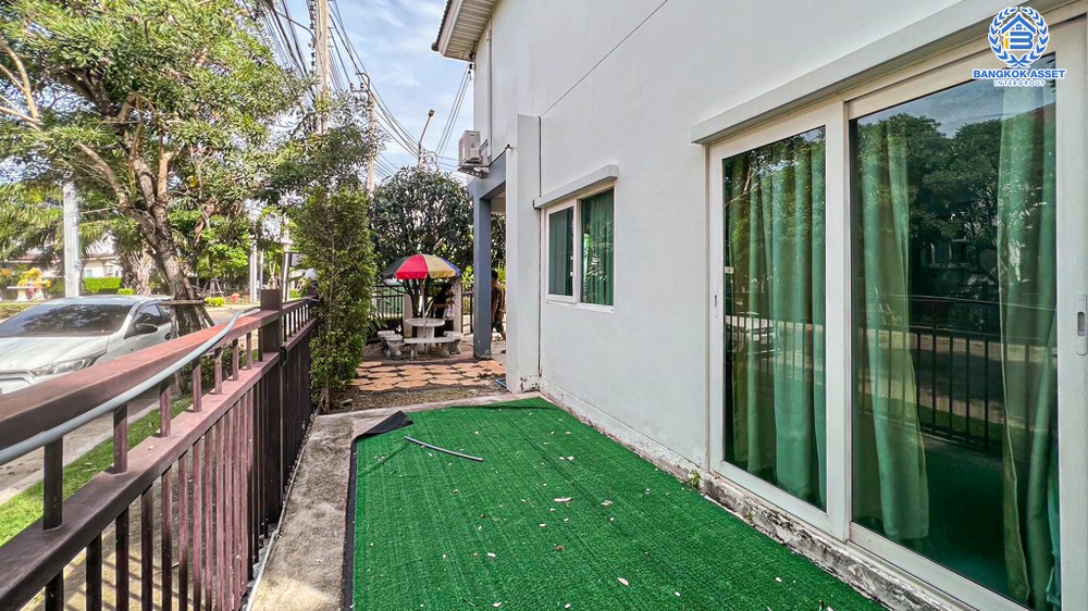 บ้านแฝดมือสอง โครงการ ศุภาลัยวิลล์ วงแหวน-ปิ่นเกล้า หลังมุม เนื้อที่ 37.10 ตร.ว ฟังก์ชัน 3 ห้องนอน 2 ห้องน้ำ 2 ที่จอดรถ มีความเป็นส่วนในตัว  แถมฟรี! เครื่องปรับอากาศ ทำเลเดินทางสะดวก เชื่อมต่อถนนอัจฉริยะพัฒนา ถนนกาญจนาภิเษก ใกล้รถไฟฟ้าสายสีม่วง "สถานีตลาดบางใหญ่" และจุดขึ้นทางด่วน "ศรีรัช"