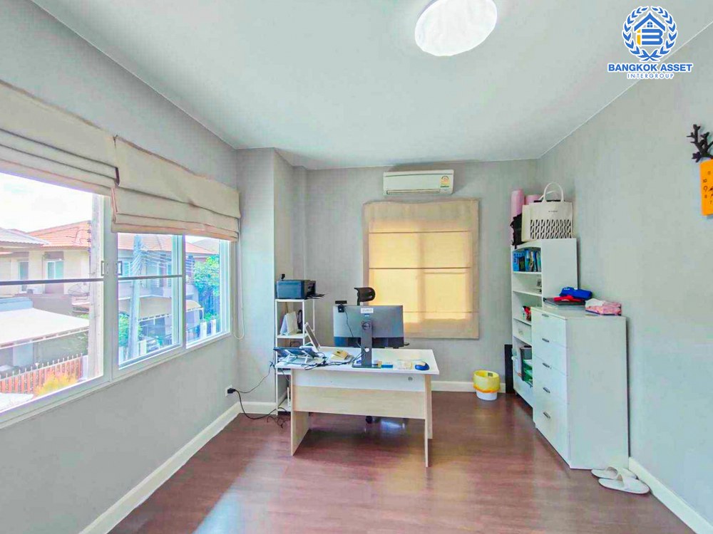 *****บ้านเดี่ยวมือสอง โครงการ บุราสิริ งามวงศ์วาน-ประชาชื่น หลังมุม เนื้อที่ 56.30 ตร.ว. ฟังก์ชัน 3 ห้องนอน 3 ห้องน้ำ 2 ที่จอดรถ ภายในบ้านสภาพใหม่มาก มีความเป็นส่วนตัว พร้อมเข้าอยู่ โครงการตั้งบนบนทำเลเดินทางสะดวก ใกล้รถไฟฟ้าสายสีม่วง "สถานีศูนย์ราชการนนทบุรี" และทางด่วน "งามวงศ์วาน"