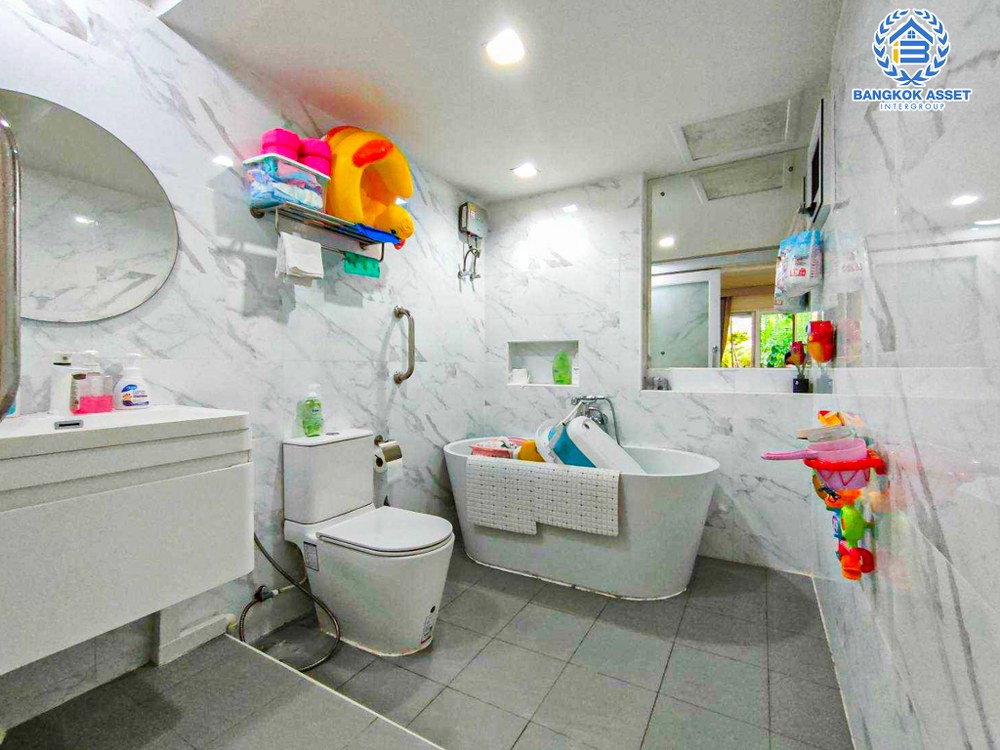 *****บ้านเดี่ยวมือสอง โครงการ บุราสิริ งามวงศ์วาน-ประชาชื่น หลังมุม เนื้อที่ 56.30 ตร.ว. ฟังก์ชัน 3 ห้องนอน 3 ห้องน้ำ 2 ที่จอดรถ ภายในบ้านสภาพใหม่มาก มีความเป็นส่วนตัว พร้อมเข้าอยู่ โครงการตั้งบนบนทำเลเดินทางสะดวก ใกล้รถไฟฟ้าสายสีม่วง "สถานีศูนย์ราชการนนทบุรี" และทางด่วน "งามวงศ์วาน"