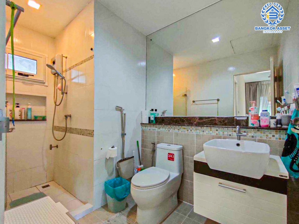 *****บ้านเดี่ยวมือสอง โครงการ บุราสิริ งามวงศ์วาน-ประชาชื่น หลังมุม เนื้อที่ 56.30 ตร.ว. ฟังก์ชัน 3 ห้องนอน 3 ห้องน้ำ 2 ที่จอดรถ ภายในบ้านสภาพใหม่มาก มีความเป็นส่วนตัว พร้อมเข้าอยู่ โครงการตั้งบนบนทำเลเดินทางสะดวก ใกล้รถไฟฟ้าสายสีม่วง "สถานีศูนย์ราชการนนทบุรี" และทางด่วน "งามวงศ์วาน"