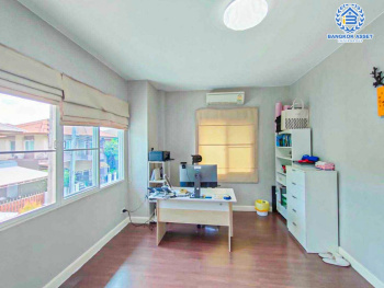 *****บ้านเดี่ยวมือสอง โครงการ บุราสิริ งามวงศ์วาน-ประชาชื่น หลังมุม เนื้อที่ 56.30 ตร.ว. ฟังก์ชัน 3 ห้องนอน 3 ห้องน้ำ 2 ที่จอดรถ ภายในบ้านสภาพใหม่มาก มีความเป็นส่วนตัว พร้อมเข้าอยู่ โครงการตั้งบนบนทำเลเดินทางสะดวก ใกล้รถไฟฟ้าสายสีม่วง "สถานีศูนย์ราชการนนทบุรี" และทางด่วน "งามวงศ์วาน"