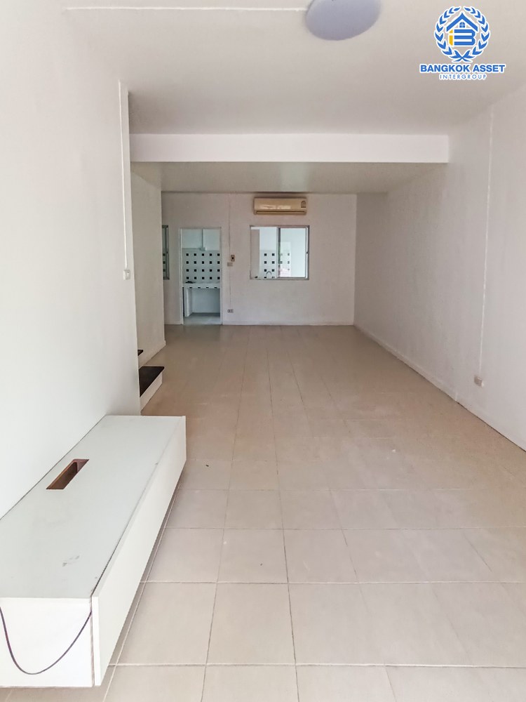 *****ทาวน์เฮ้าส์มือสอง โครงการ พฤกษา76 กาญจนาภิเษก เนื้อที่ 20.30 ตร.ว. ฟังก์ชัน 2 ห้องนอน 2 ห้องน้ำ 1 ที่จอดรถ สภาพสวยพร้อมอยู่ รีโนเวทใหม่ สิ่งอำนวยความสะดวกครบครัน ทำเลเดินทางสะดวก เชื่อมต่อกาญจนาภิเษก ใกล้เซ็นทรัลเวสต์เกต และโครงการรถไฟฟ้าสายสีม่วง "สถานีตลาดบางใหญ่"