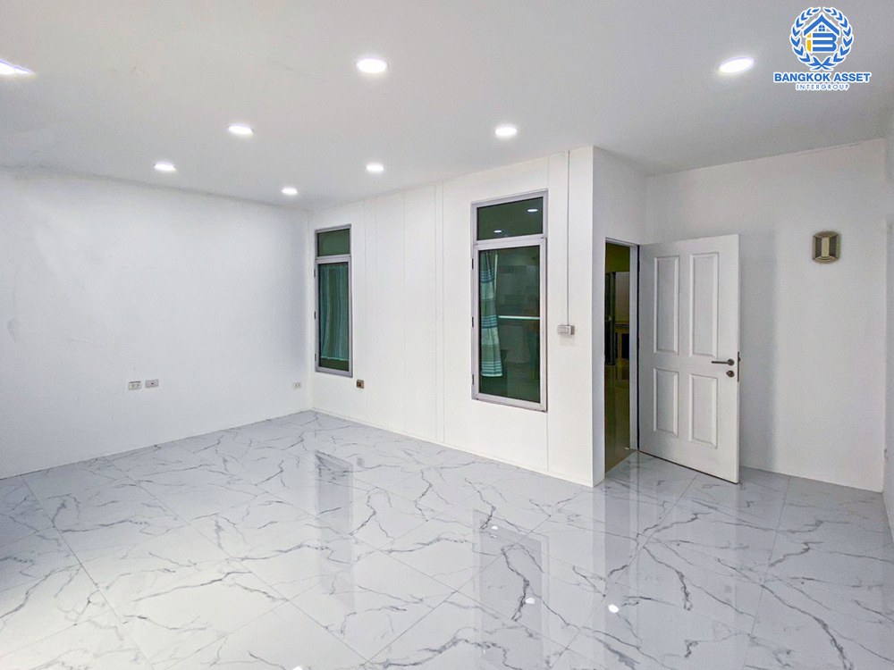 *****ทาวน์เฮ้าส์มือสอง โครงการ ฮาบิทาวน์โฟล์ด ติวานนท์-แจ้งวัฒนะ เนื้อที่ 30.20 ตร.ว. ฟังก์ชัน 3 ห้องนอน 2 ห้องน้ำ 2 ที่จอดรถ ภายในสภาพใหม่มาก พร้อมเข้าอยู่โครงการตั้งบนทำเลเดินทางสะดวก เชื่อมต่อถนนติวานนท์ ถนนแจ้งวัฒนะ และจุดขึ้นทางด่วน "ศรีรัช" จองเลย