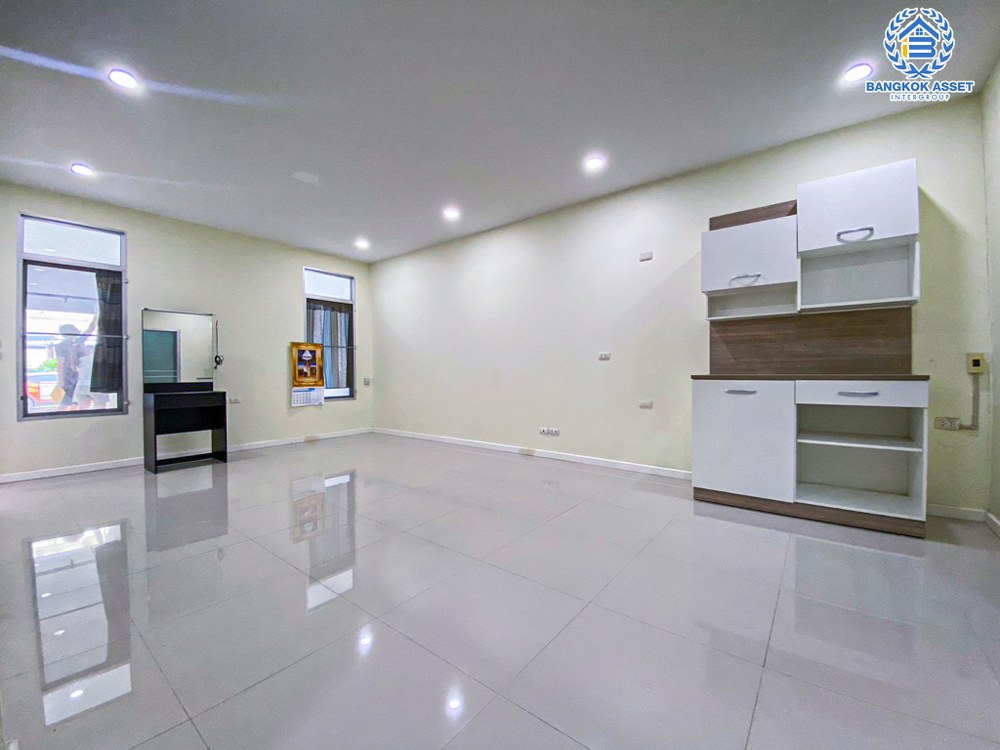 *****ทาวน์เฮ้าส์มือสอง โครงการ ฮาบิทาวน์โฟล์ด ติวานนท์-แจ้งวัฒนะ เนื้อที่ 30.20 ตร.ว. ฟังก์ชัน 3 ห้องนอน 2 ห้องน้ำ 2 ที่จอดรถ ภายในสภาพใหม่มาก พร้อมเข้าอยู่โครงการตั้งบนทำเลเดินทางสะดวก เชื่อมต่อถนนติวานนท์ ถนนแจ้งวัฒนะ และจุดขึ้นทางด่วน "ศรีรัช" จองเลย