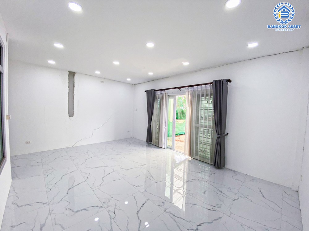 *****ทาวน์เฮ้าส์มือสอง โครงการ ฮาบิทาวน์โฟล์ด ติวานนท์-แจ้งวัฒนะ เนื้อที่ 30.20 ตร.ว. ฟังก์ชัน 3 ห้องนอน 2 ห้องน้ำ 2 ที่จอดรถ ภายในสภาพใหม่มาก พร้อมเข้าอยู่โครงการตั้งบนทำเลเดินทางสะดวก เชื่อมต่อถนนติวานนท์ ถนนแจ้งวัฒนะ และจุดขึ้นทางด่วน "ศรีรัช" จองเลย