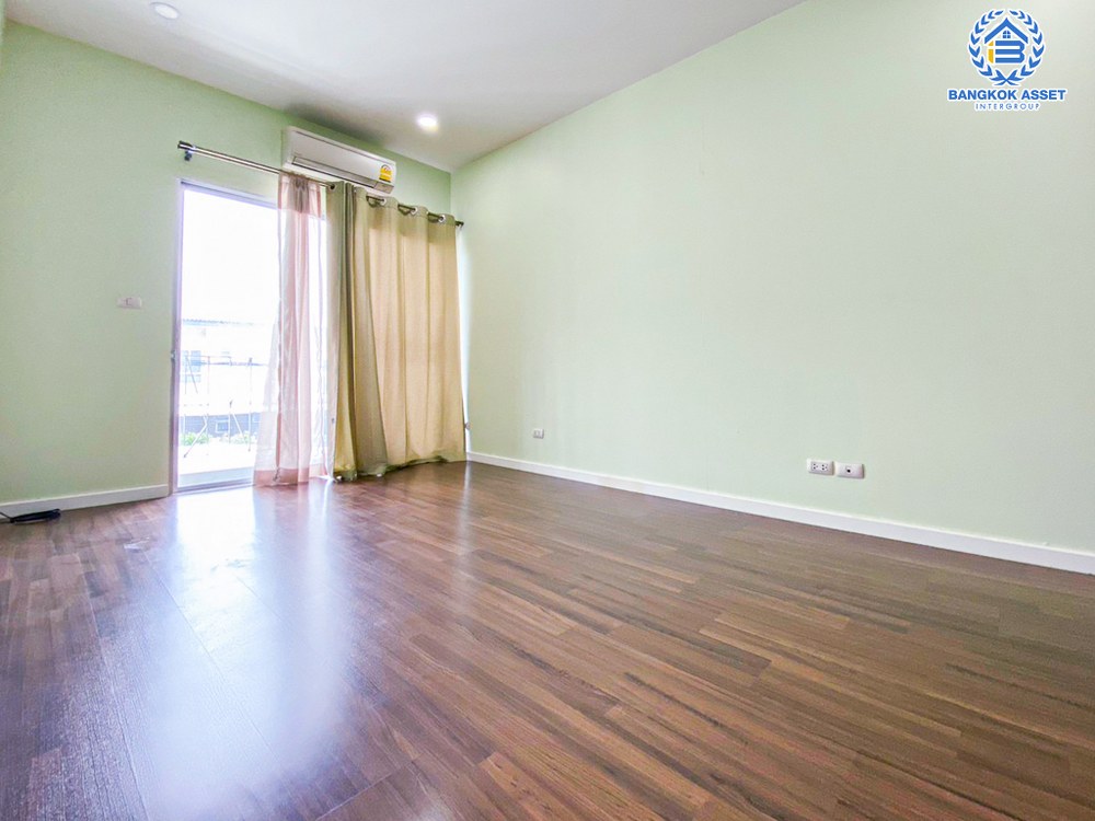 *****ทาวน์เฮ้าส์มือสอง โครงการ ฮาบิทาวน์โฟล์ด ติวานนท์-แจ้งวัฒนะ เนื้อที่ 30.20 ตร.ว. ฟังก์ชัน 3 ห้องนอน 2 ห้องน้ำ 2 ที่จอดรถ ภายในสภาพใหม่มาก พร้อมเข้าอยู่โครงการตั้งบนทำเลเดินทางสะดวก เชื่อมต่อถนนติวานนท์ ถนนแจ้งวัฒนะ และจุดขึ้นทางด่วน "ศรีรัช" จองเลย