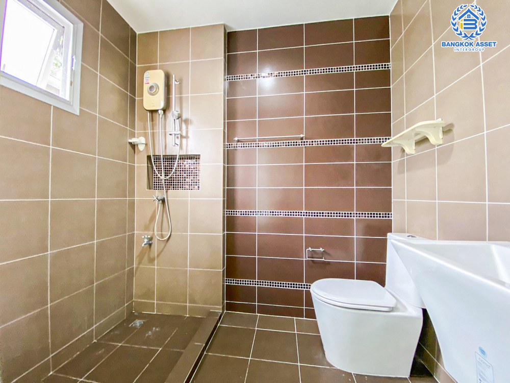 *****ทาวน์เฮ้าส์มือสอง โครงการ ฮาบิทาวน์โฟล์ด ติวานนท์-แจ้งวัฒนะ เนื้อที่ 30.20 ตร.ว. ฟังก์ชัน 3 ห้องนอน 2 ห้องน้ำ 2 ที่จอดรถ ภายในสภาพใหม่มาก พร้อมเข้าอยู่โครงการตั้งบนทำเลเดินทางสะดวก เชื่อมต่อถนนติวานนท์ ถนนแจ้งวัฒนะ และจุดขึ้นทางด่วน "ศรีรัช" จองเลย